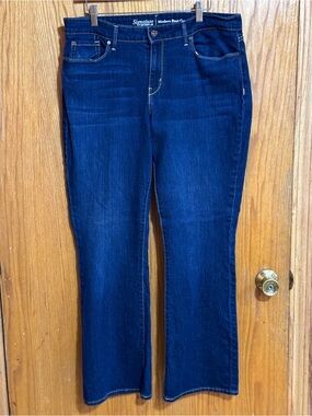Signature Women's Boot Cut Jeans in Dark Blue Sz 18 stretchy